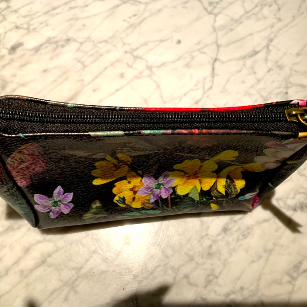 đź’•FLORAL ZIPPERED COSMETIC, JEWELRY BAGđź’•NWOT. EXCELLENT CONDITION!!NEVER USED!! - Picture 5 of 6